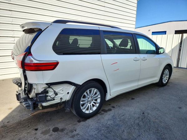 2015 TOYOTA SIENNA — PSRA