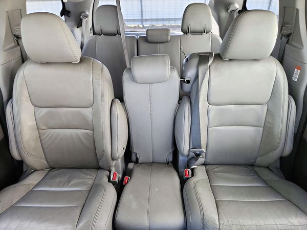 2015 TOYOTA SIENNA — SUVN