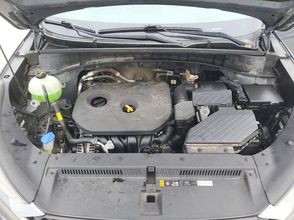 2019 HYUNDAI TUCSON SE — Engine bay