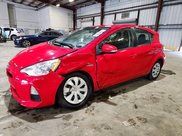 2012 TOYOTA PRIUS — Front 3/4