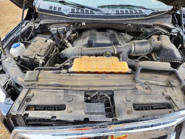 2017 FORD F150 SuperCrew — Engine bay