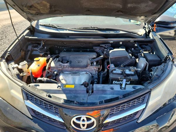 2013 TOYOTA RAV4 Sports — Engine bay