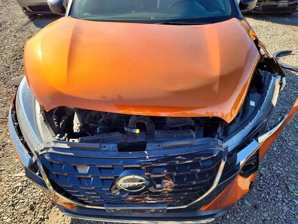 2021 NISSAN KICKS SR — Engine bay