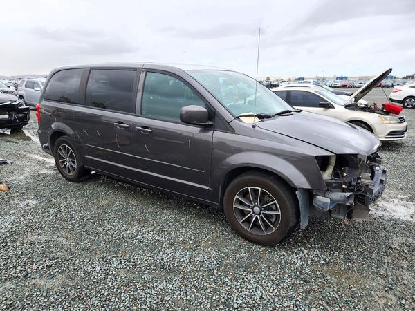 2015 DODGE GRAND CARAVAN SXT — Passenger 3/4