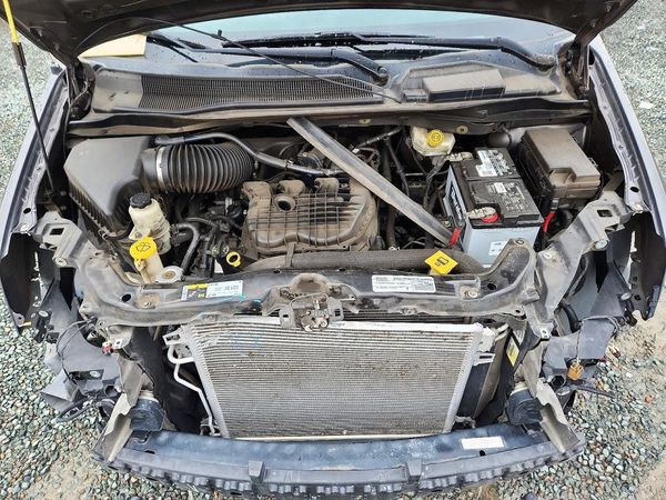 2015 DODGE GRAND CARAVAN SXT — Engine bay
