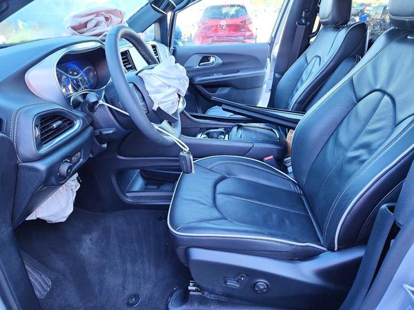 2026 CHRYSLER PACIFICA Limited — DENT