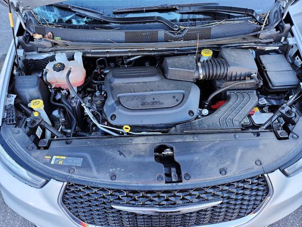 2026 CHRYSLER PACIFICA Limited — Engine bay
