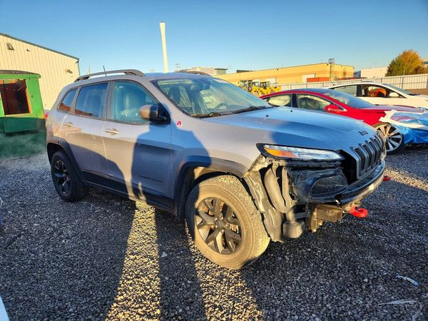 2017 JEEP CHEROKEE Trailhawk — Passenger 3/4