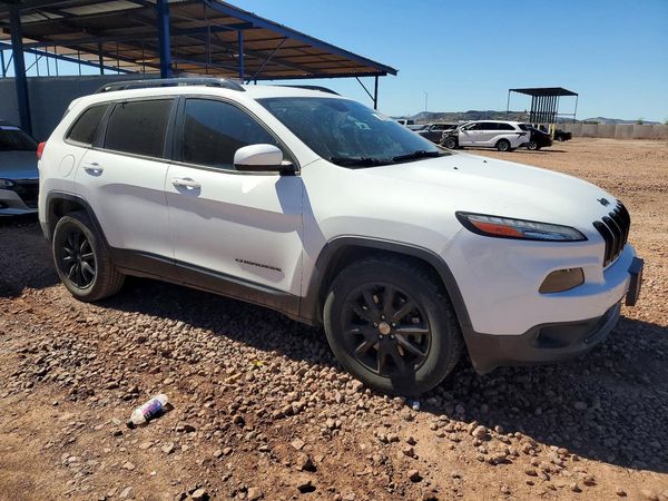 2014 JEEP CHEROKEE Latitude — Passenger 3/4