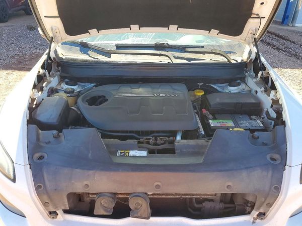 2014 JEEP CHEROKEE Latitude — Engine bay