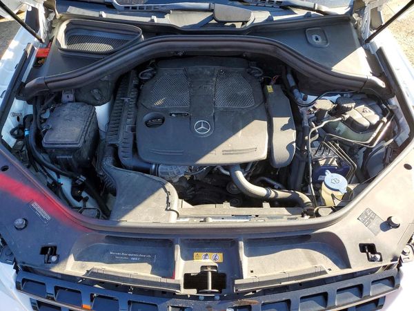 2014 MERCEDES-BENZ M-CLASS ML350 4-MATIC — Engine bay