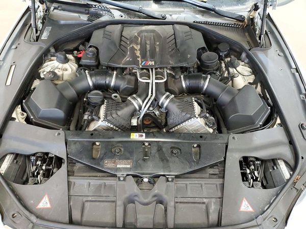 2014 BMW M6 — Engine bay