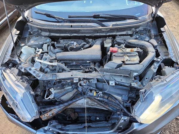 2020 NISSAN ROGUE — Engine bay
