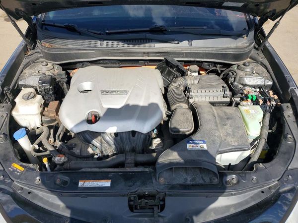 2013 HYUNDAI SONATA Hybrid / Hybrid Limited — Engine bay