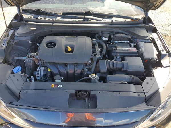 2020 HYUNDAI ELANTRA — Engine bay