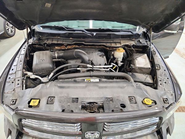 2014 RAM 1500 Sport — Engine bay
