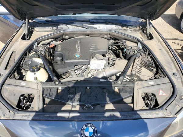 2016 BMW 528 xDrive — Engine bay