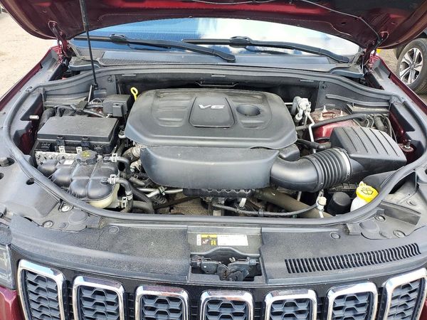 2017 JEEP CHEROKEE Limited — Engine bay