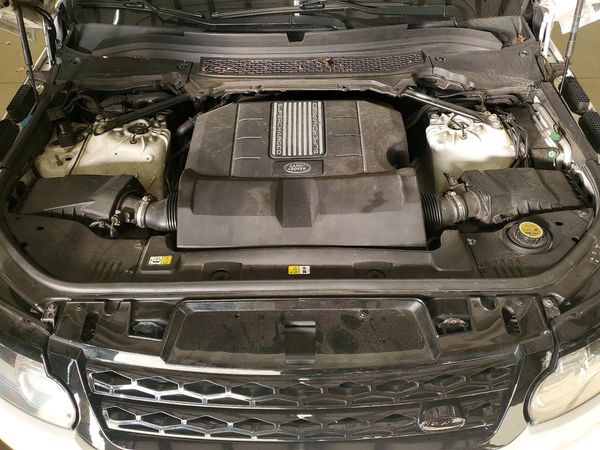 2016 LAND ROVER RANGEROVER — Engine bay