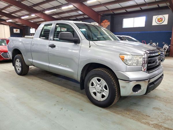 2013 TOYOTA TUNDRA SR5 — Passenger 3/4