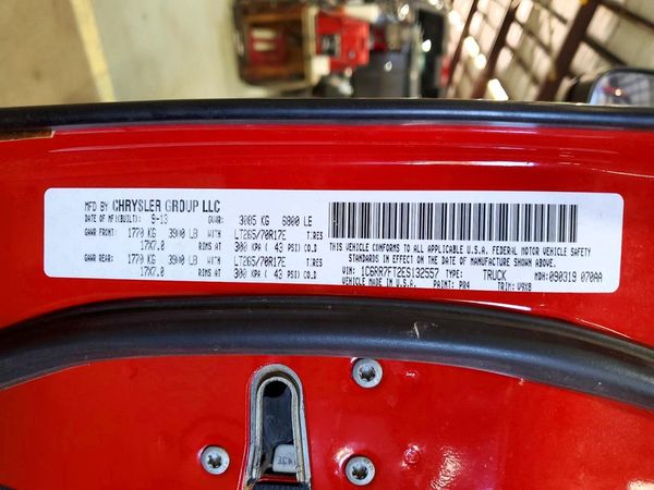 2014 RAM 1500 ST — VINS