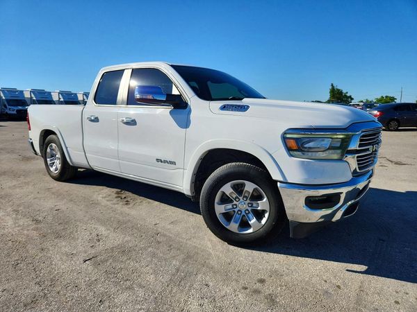 2020 RAM 1500 Laramie — Passenger 3/4