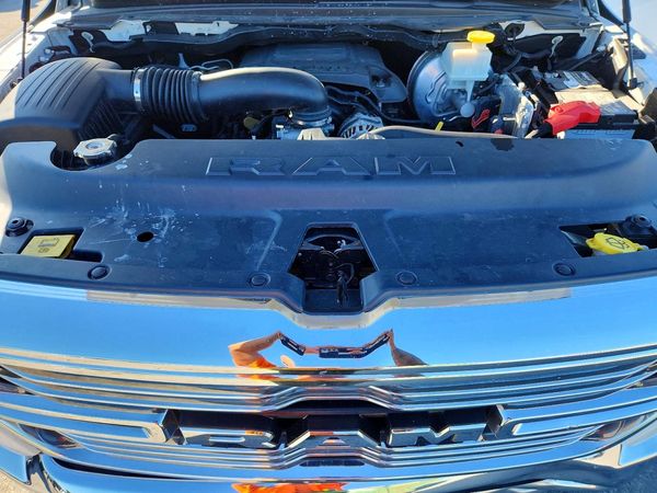 2020 RAM 1500 Laramie — Engine bay