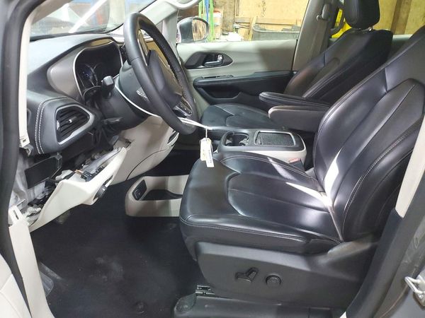 2023 CHRYSLER PACIFICA Touring L — DENT