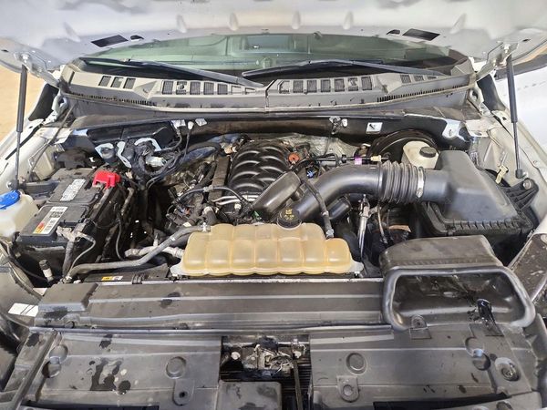 2020 FORD F150 — Engine bay