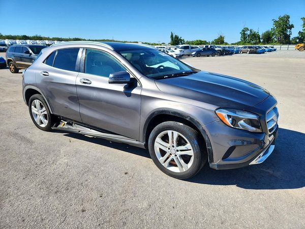 2016 MERCEDES-BENZ GLA GLA250-4M — Passenger 3/4