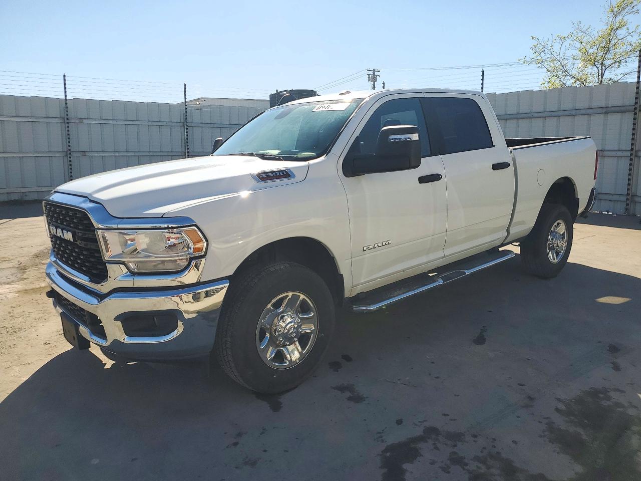 2024 RAM 2500 Big Horn — Front 3/4