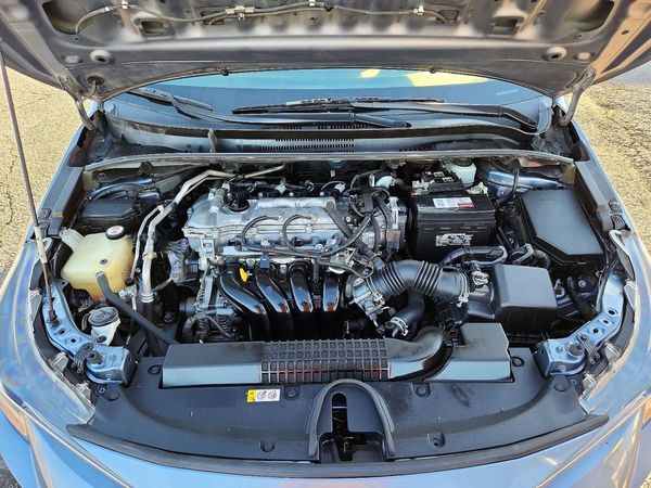 2020 TOYOTA COROLLA LE — Engine bay
