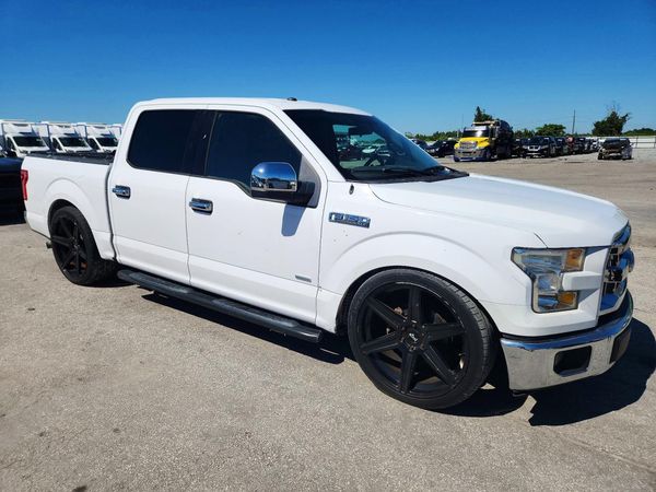 2017 FORD F150 SuperCrew — Passenger 3/4