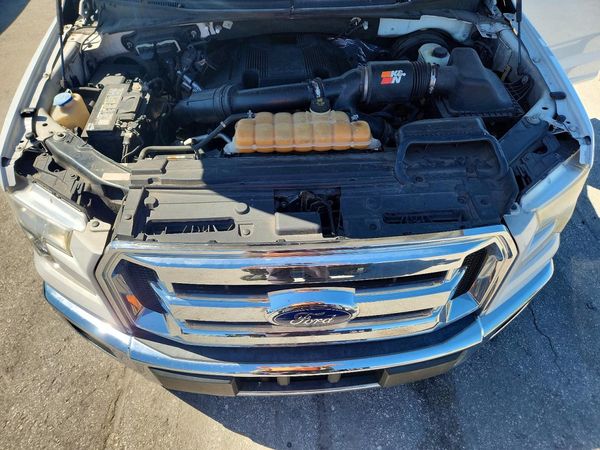 2017 FORD F150 SuperCrew — Engine bay