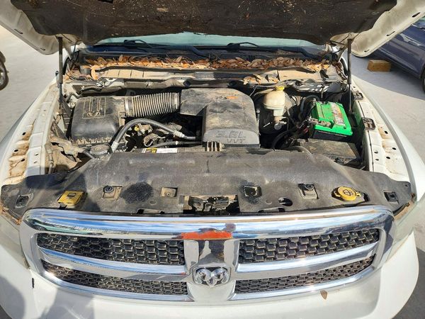 2015 RAM 1500 SLT — Engine bay