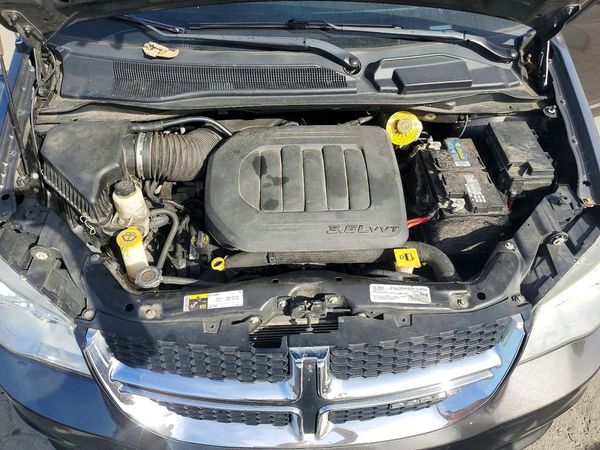 2019 DODGE CARAVAN GT — Engine bay