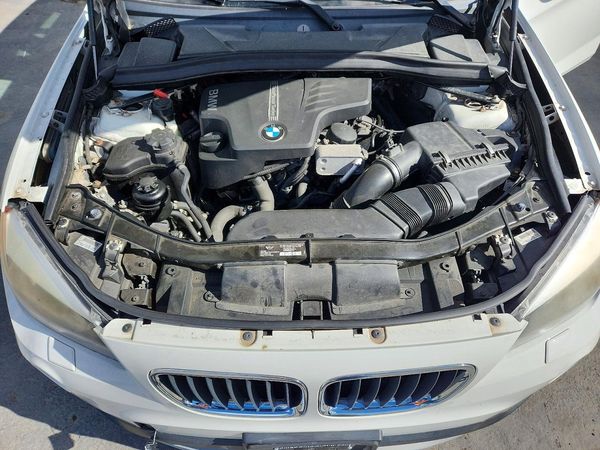 2014 BMW X1 xDrive28i — Engine bay