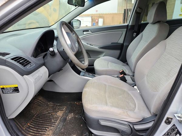 2017 HYUNDAI ACCENT SE Base — DENT