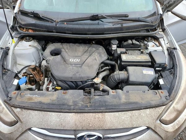 2017 HYUNDAI ACCENT SE Base — Engine bay