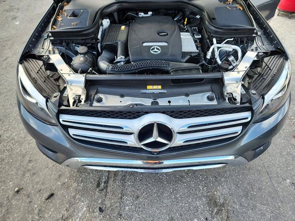 2018 MERCEDES-BENZ GLC GLC300 — Engine bay