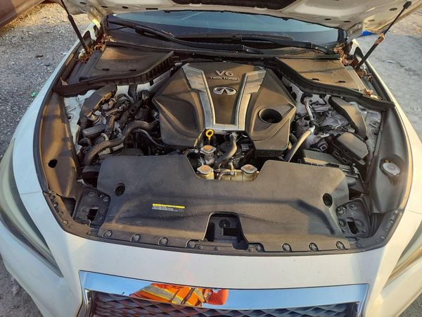 2018 INFINITI Q50 — Engine bay