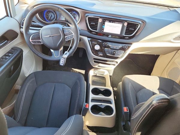 2023 CHRYSLER VOYAGER LX — CKPT
