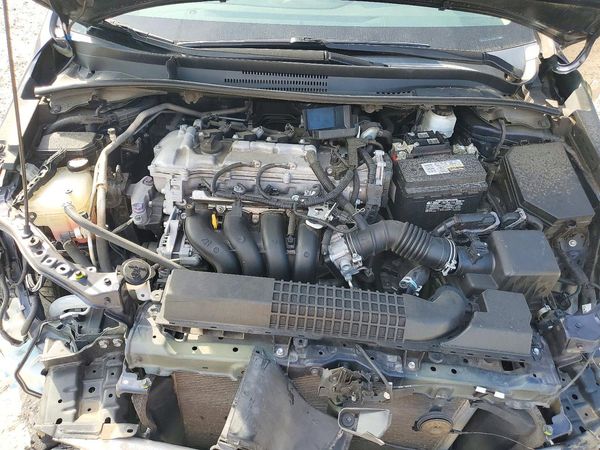 2020 TOYOTA COROLLA LE — Engine bay