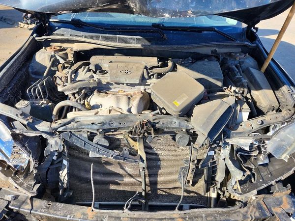 2015 TOYOTA CAMRY — Engine bay