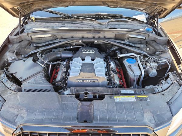 2016 AUDI Q5 — Engine bay
