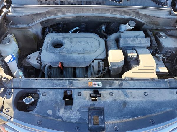 2017 HYUNDAI SANTA FE — Engine bay