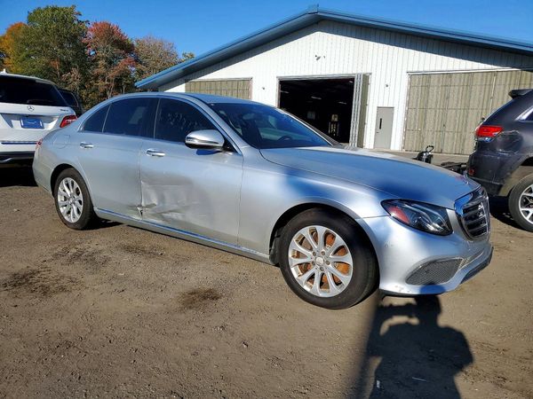 2017 MERCEDES-BENZ E-CLASS — Passenger 3/4