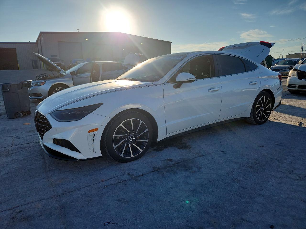 2021 HYUNDAI SONATA Limited — Front 3/4