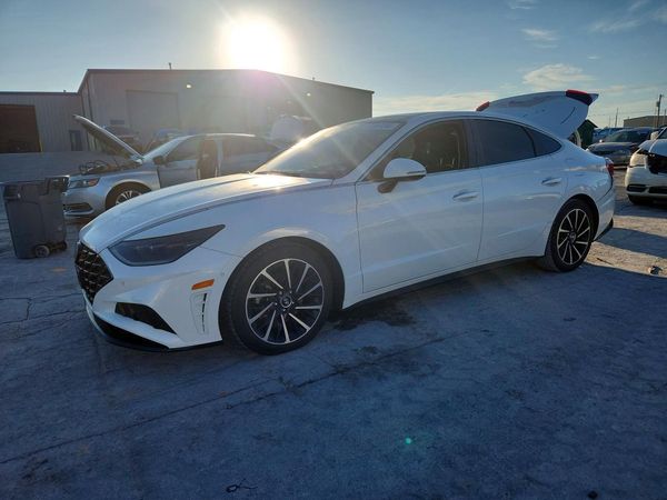 2021 HYUNDAI SONATA Limited — Front 3/4