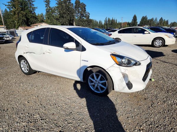 2016 TOYOTA PRIUS — Passenger 3/4